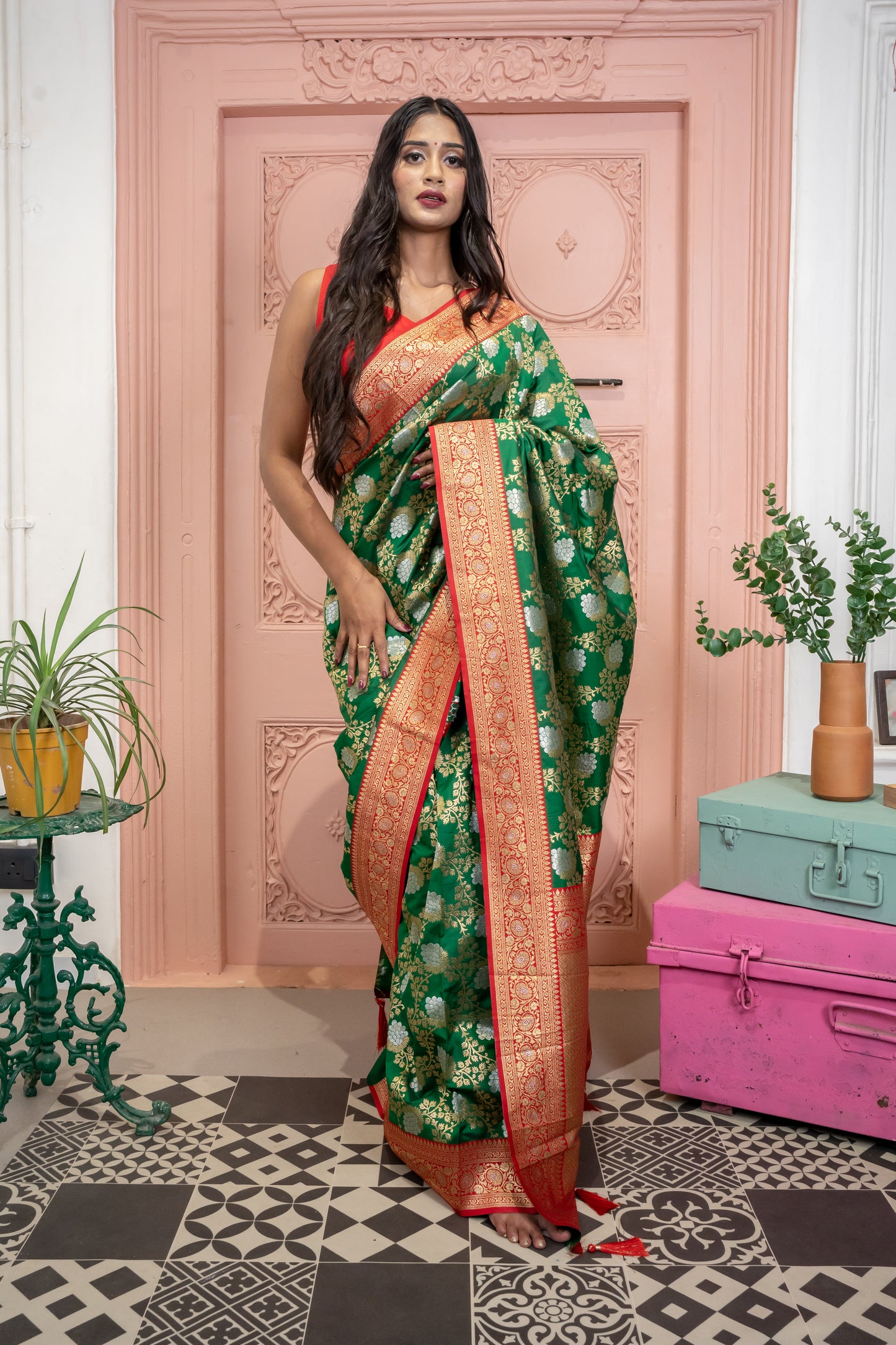 Banarasi Silk Saree with Floral Zari Design and Contrast Border (Green)