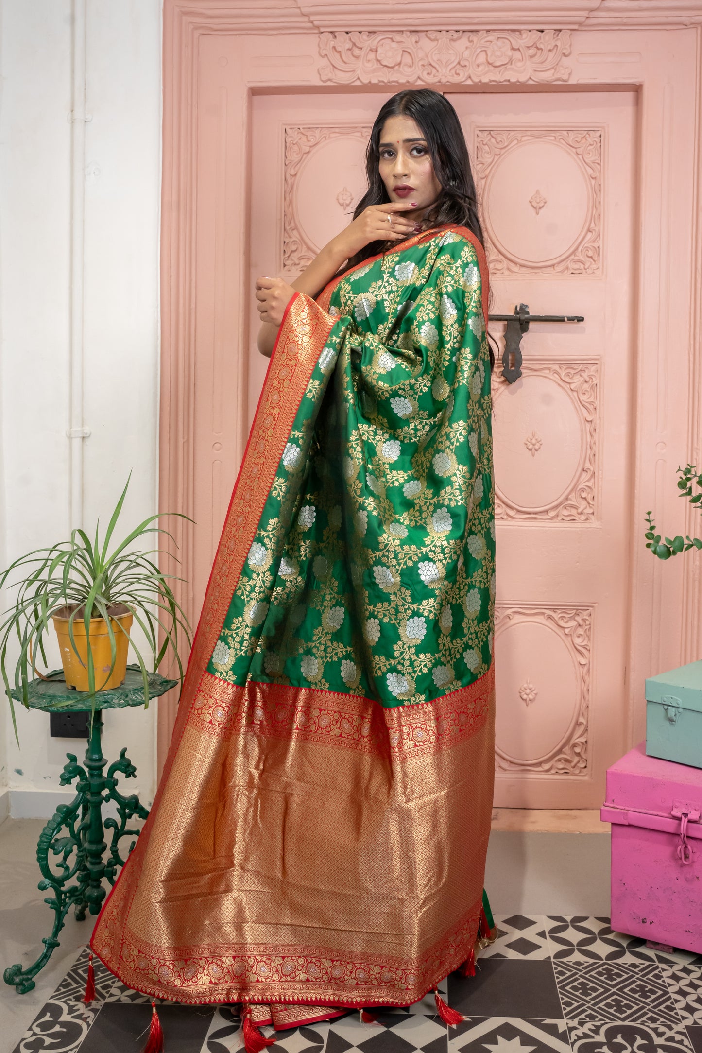 Banarasi Silk Saree with Floral Zari Design and Contrast Border (Green)