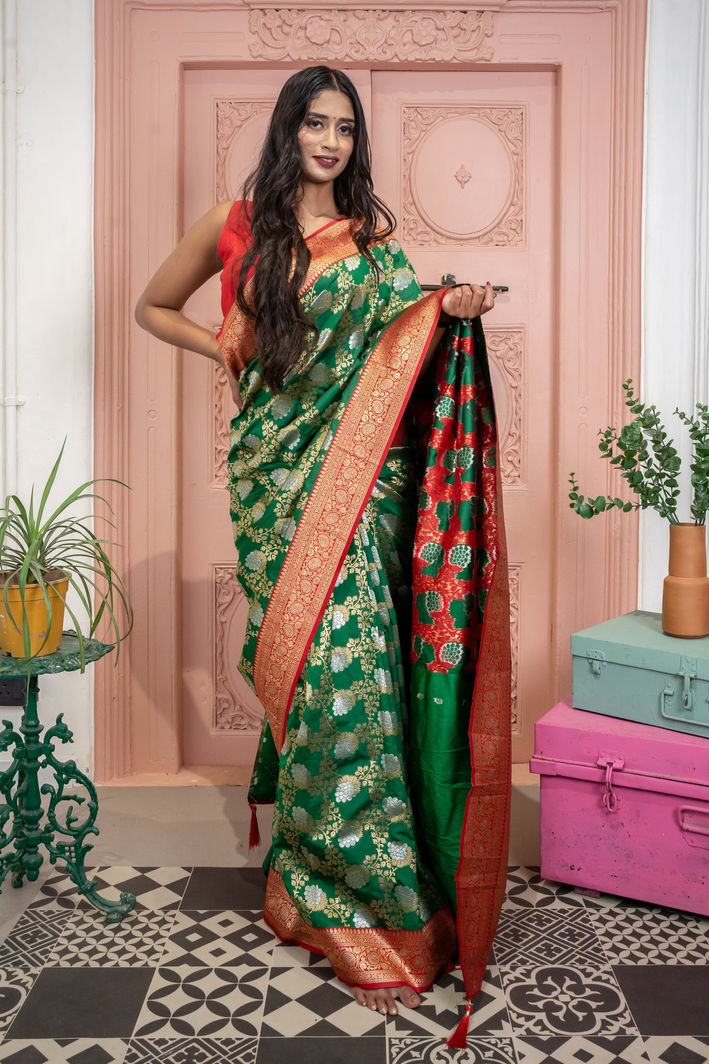 Banarasi Silk Saree with Floral Zari Design and Contrast Border (Green)