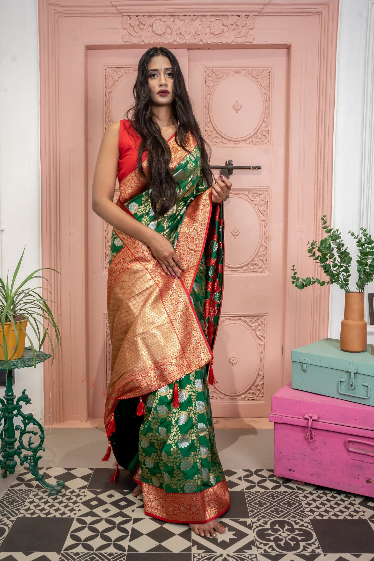 Banarasi Silk Saree with Floral Zari Design and Contrast Border (Green)