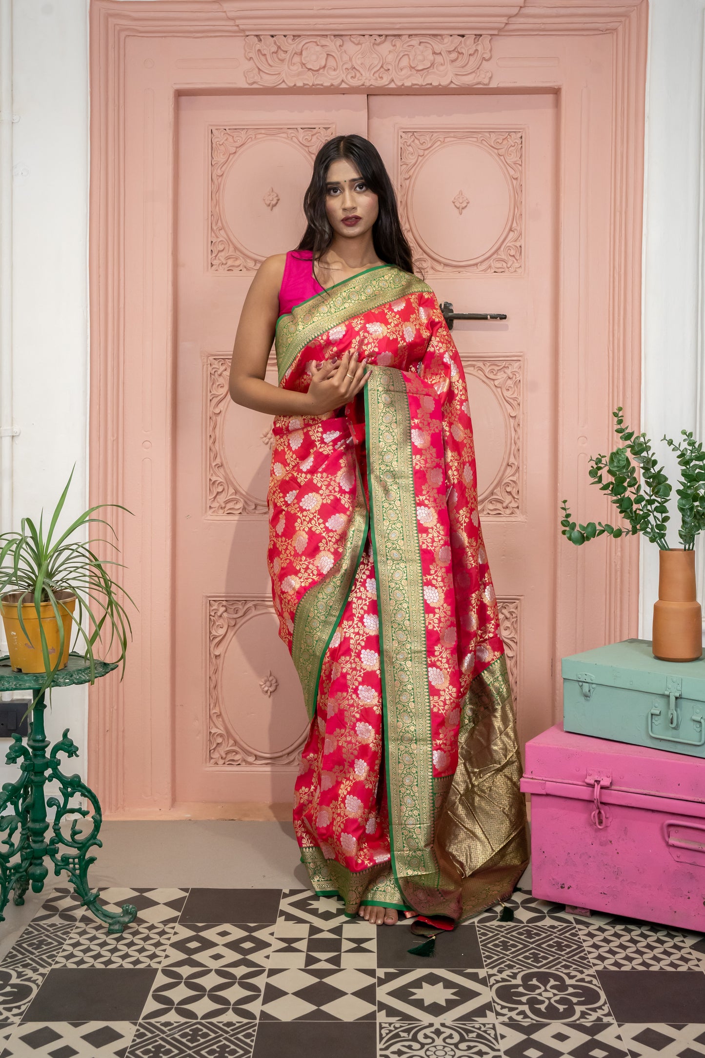 Banarasi Silk Saree with Floral Zari Design and Contrast Border (Red)