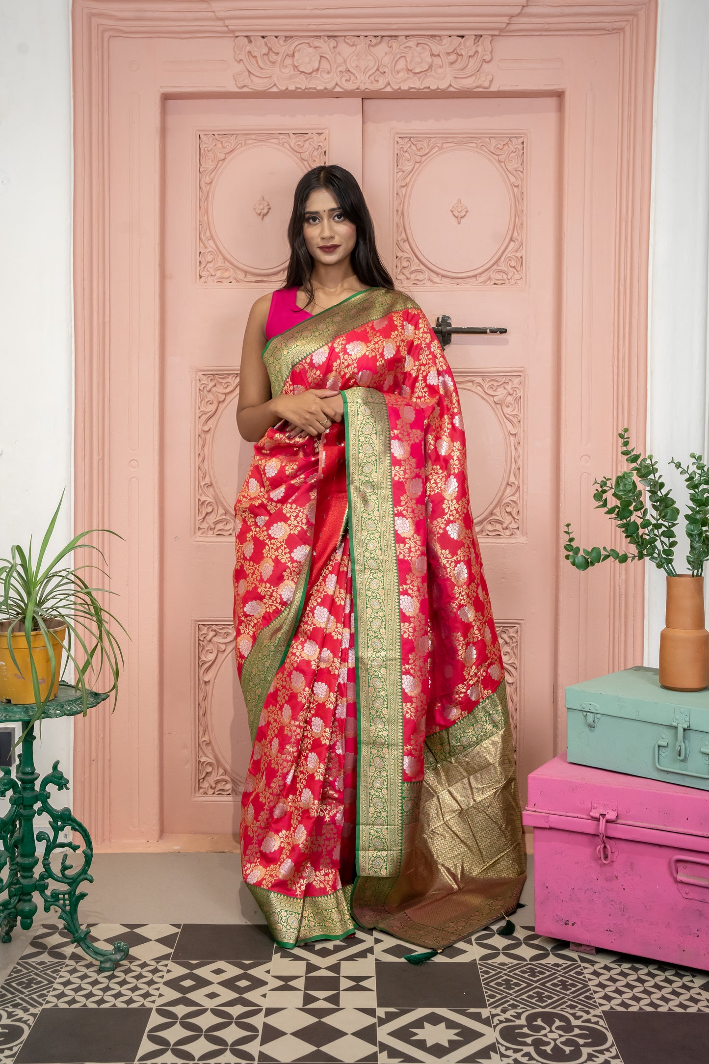 Banarasi Silk Saree with Floral Zari Design and Contrast Border (Red)