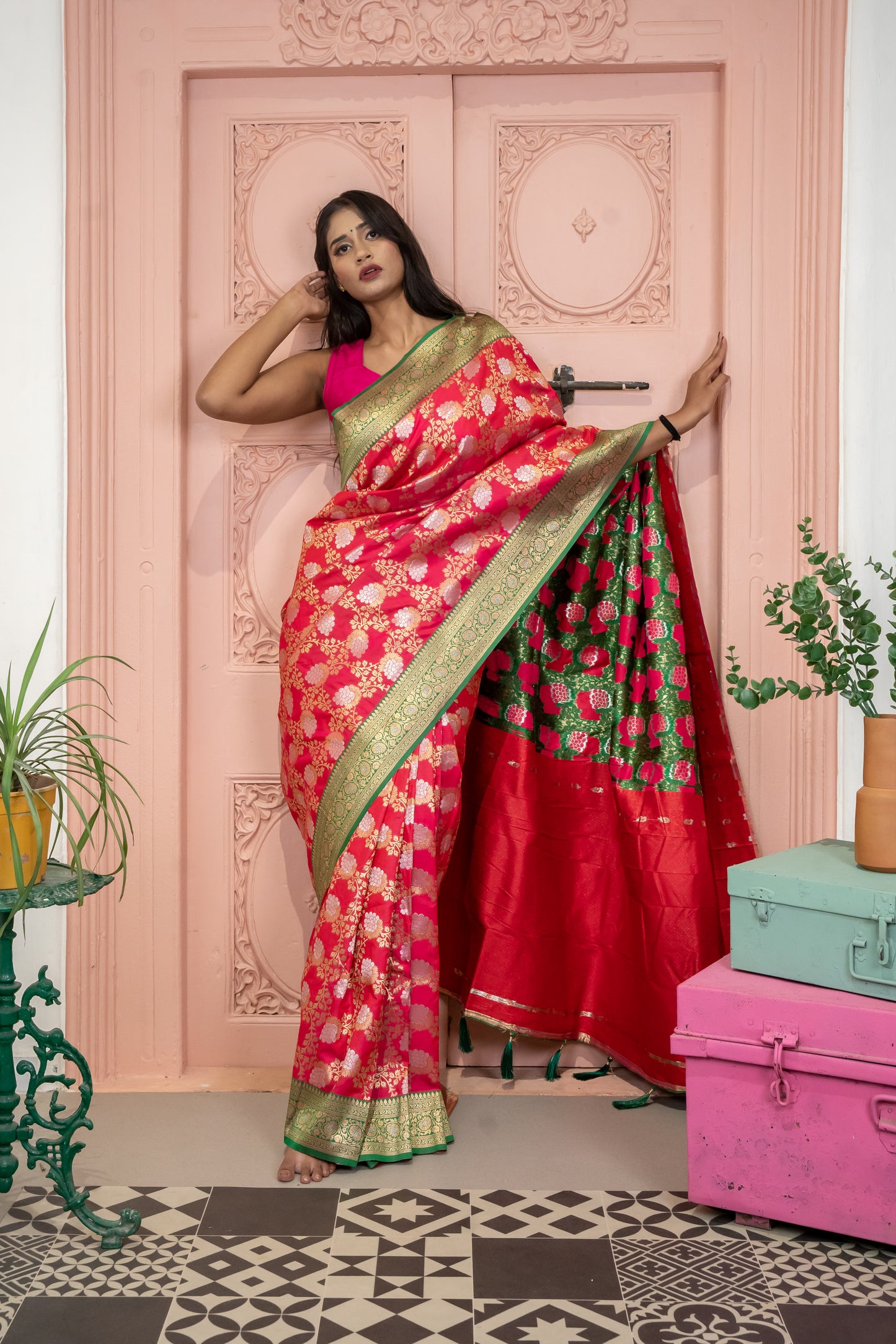 Banarasi Silk Saree with Floral Zari Design and Contrast Border (Red)