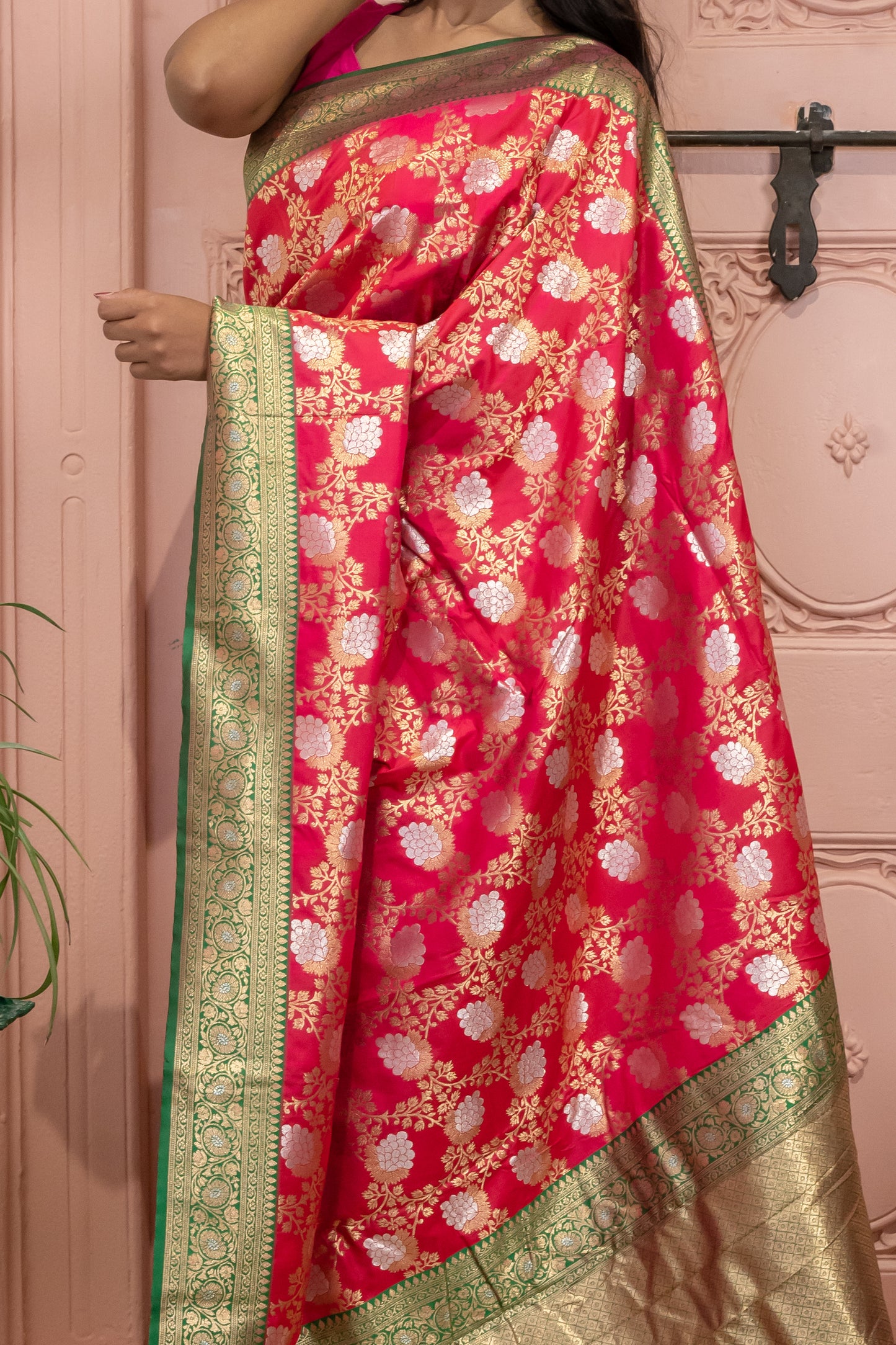 Banarasi Silk Saree with Floral Zari Design and Contrast Border (Red)