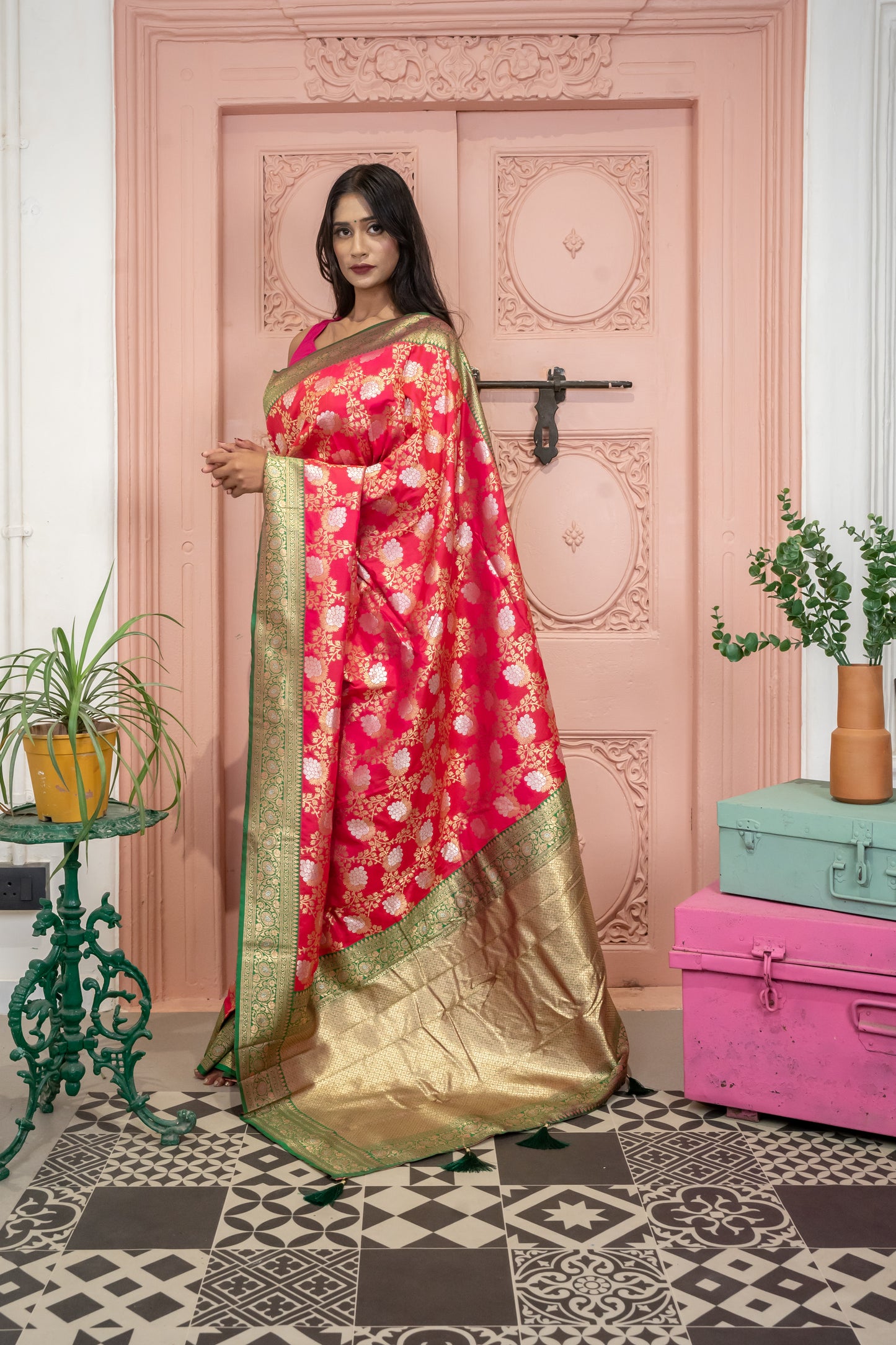 Banarasi Silk Saree with Floral Zari Design and Contrast Border (Red)