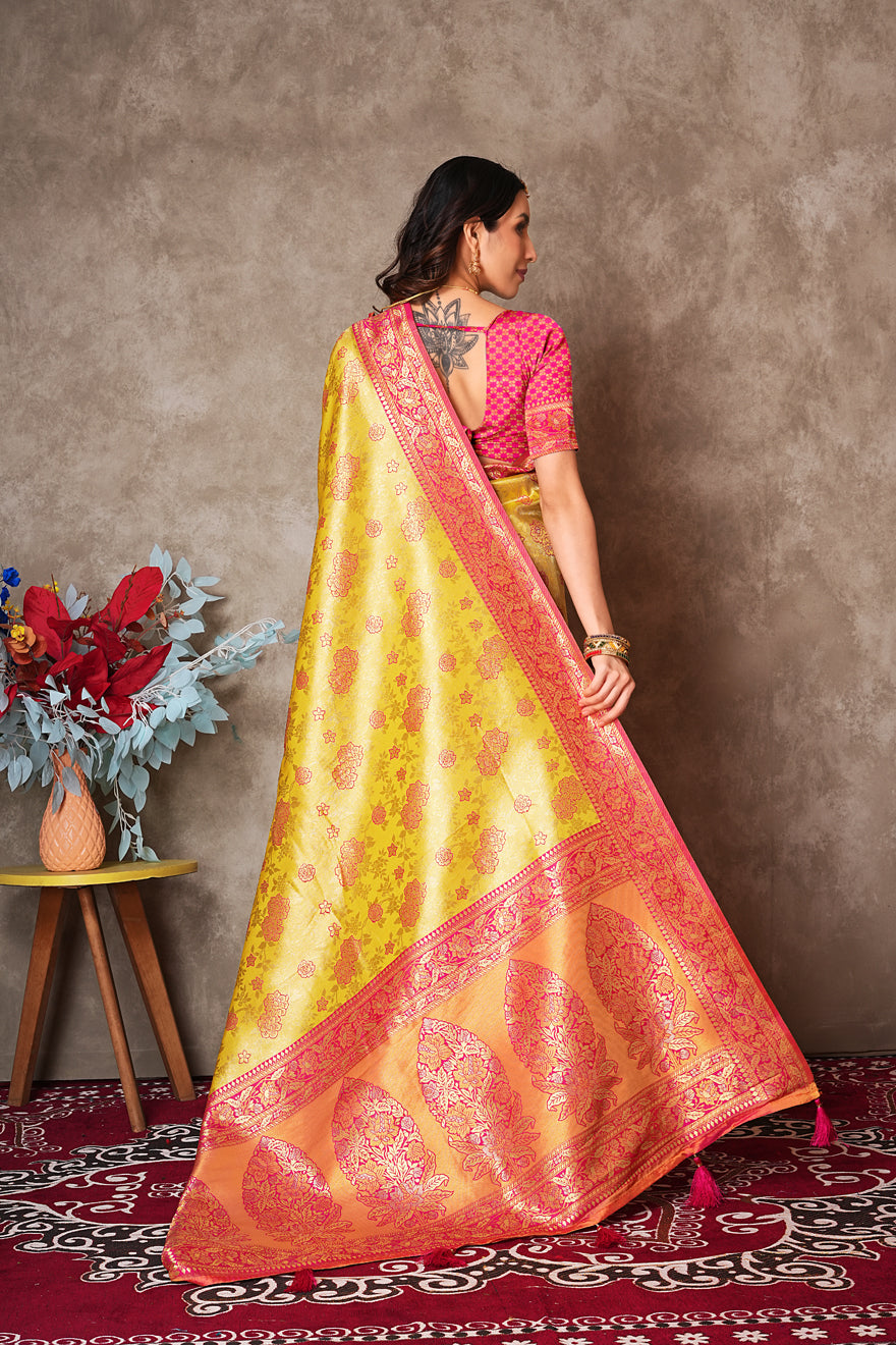 Luxury Kanjivaram Silk Saree for Wedding Wear – Soft & Shimmering Drape