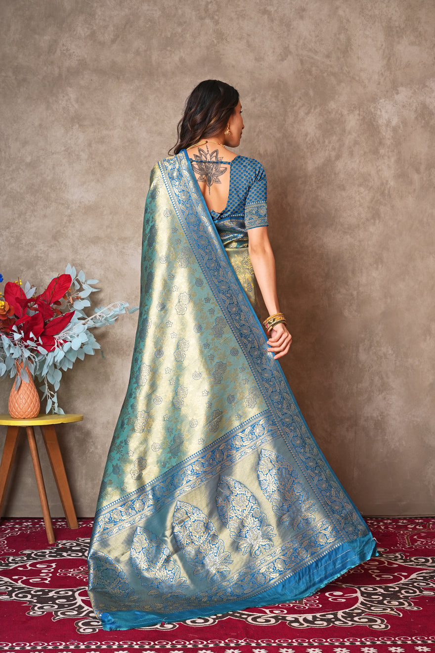 Luxury Kanjivaram Silk Saree for Wedding Wear – Soft & Shimmering Drape