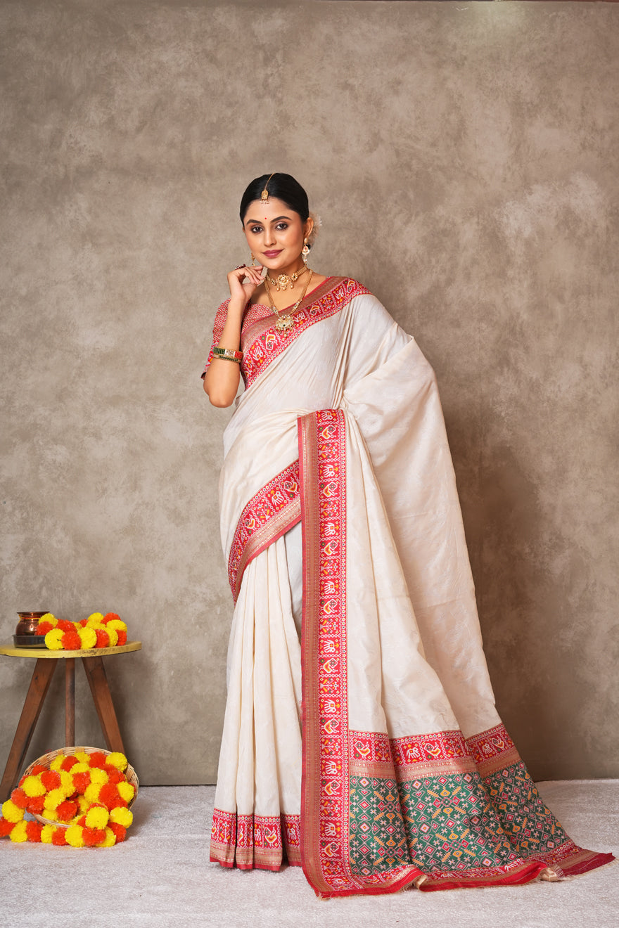 Exquisite Patola Silk Saree with Traditional Double Ikat Weaving