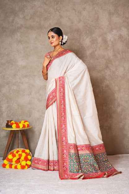 Exquisite Patola Silk Saree with Traditional Double Ikat Weaving
