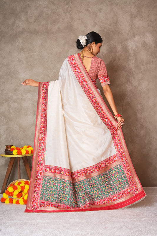 Exquisite Patola Silk Saree with Traditional Double Ikat Weaving